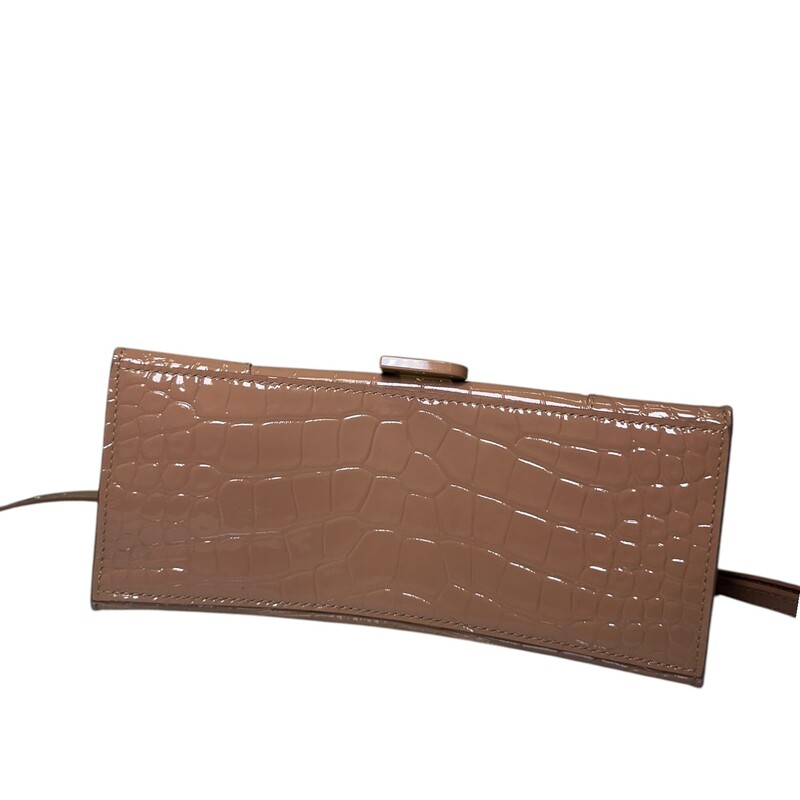 Balenciaga Hourglass Croc Monochrome Embossed Small Top Handle Nude Bag<br />
<br />
Code: 593546.9607.P.640167<br />
<br />
Dimensions:<br />
L9 x H5.9 x W3.9 inch<br />
<br />
In very good condition. Light color transfer on back. Otherwise in excellent condition.<br />
<br />
Does not come with the original dust bag and box.