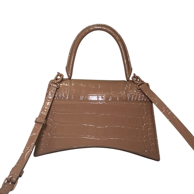 Balenciaga Hourglass Croc Monochrome Embossed Small Top Handle Nude Bag

Code: 593546.9607.P.640167

Dimensions:
L9 x H5.9 x W3.9 inch

In very good condition. Light color transfer on back. Otherwise in excellent condition.

Does not come with the original dust bag and box.