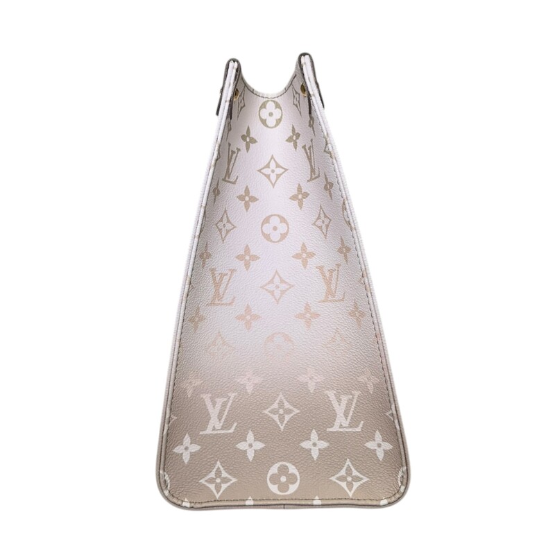 Louis Vuitton OntheGo MM Spring in the City<br />
<br />
Date Code: Chipped<br />
<br />
Dimensions:<br />
13.8 x 10.6 x 5.5 inches<br />
(Length x Height x Width)<br />
<br />
In verry good condition. Light wear to the interior.<br />
<br />
Does not come with the original dust bag or box.