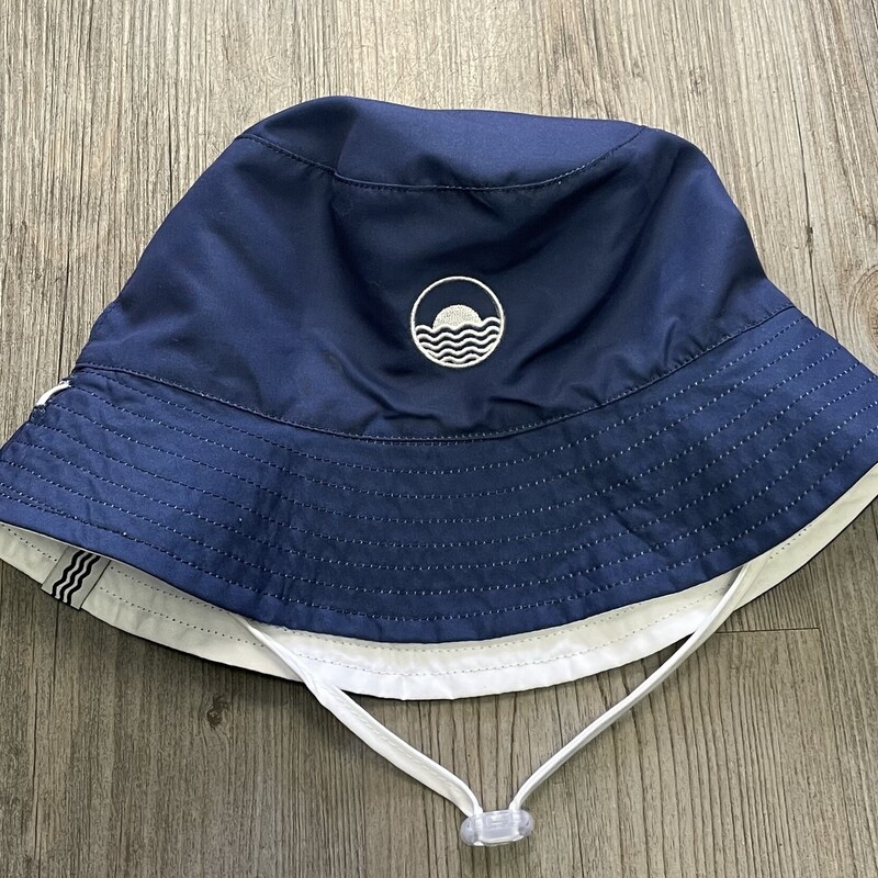 F4A Reversible Bucket Hat, White, Size: Youth
NEW