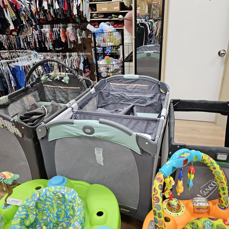 GRACO PACK N PLAY, GRAY