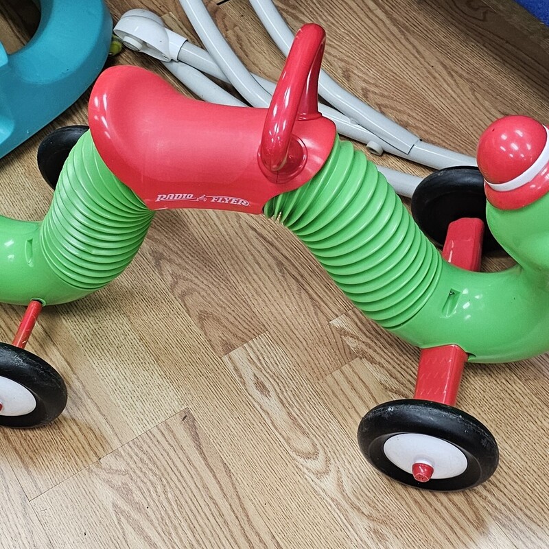 RADIO FLYER INCH WORM, GREEN