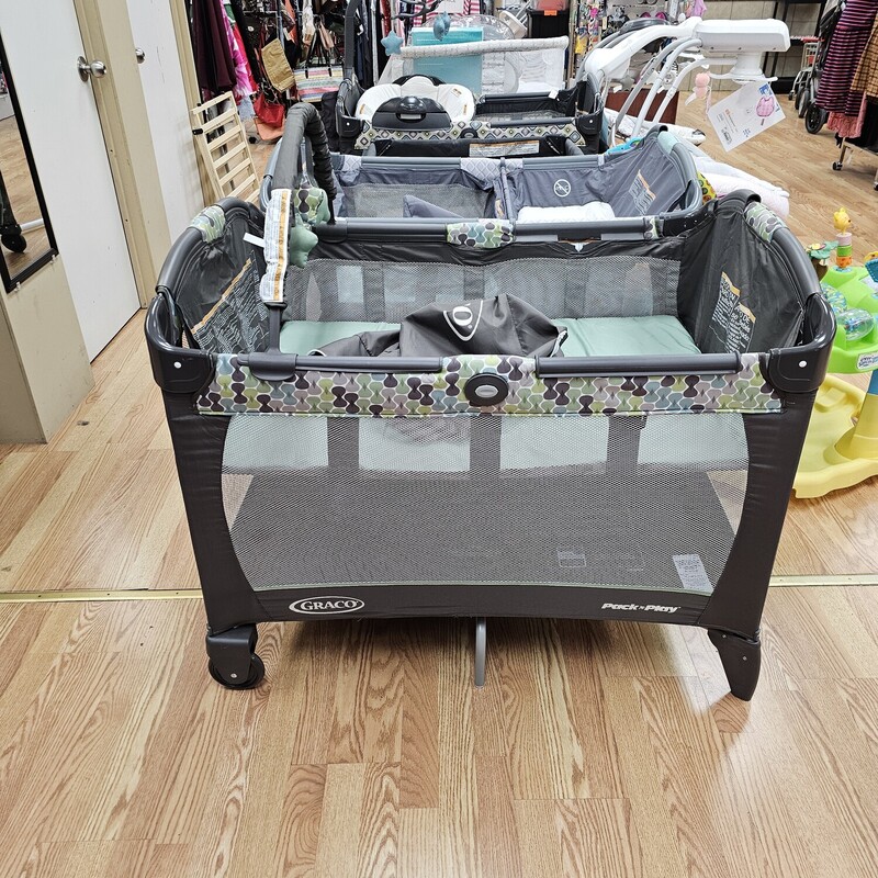 GRACO PACK N PLAY, GRAY