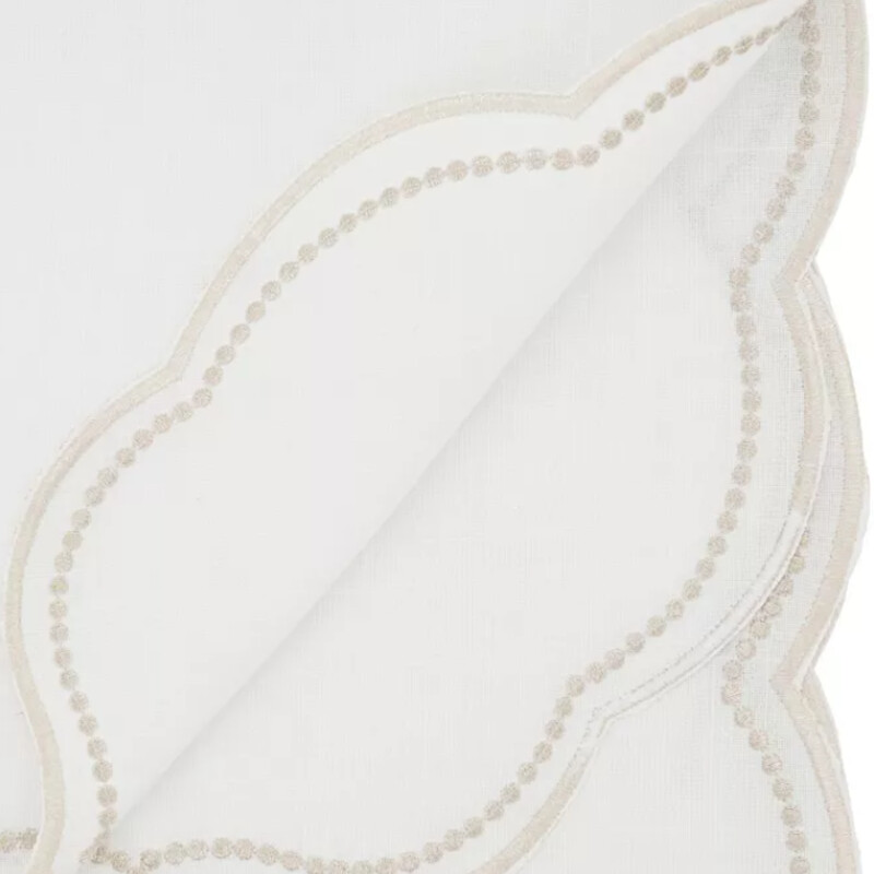 Saro Scallop TableRunner