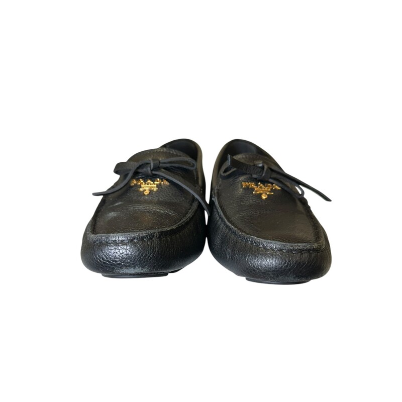 Prada Black Leather Bow  Logo Loafers<br />
<br />
Size:  39<br />
<br />
Style Code: 1DD070<br />
<br />
In very good condition. Some minor wear of the leather by the toe fronts.<br />
<br />
Comes with box. No dust bag.