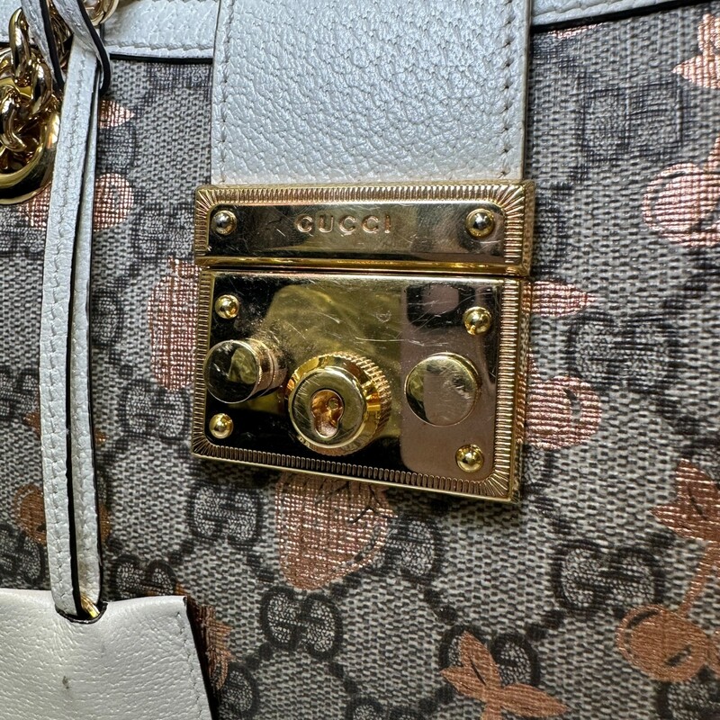 Gucci  Supreme Padlock Berry Bag<br />
<br />
Style Code:498156 525040<br />
<br />
Dimensions:<br />
Shoulder Strap Drop: 11<br />
Height: 7<br />
Width: 10<br />
Depth: 4<br />
<br />
In very good condition. Some scratches on the hardware.