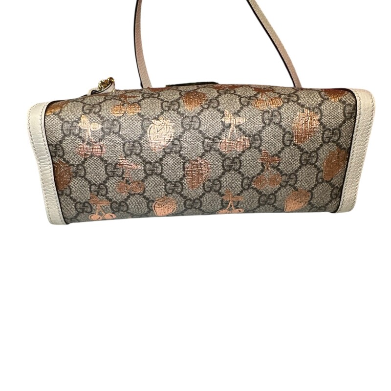 Gucci  Supreme Padlock Berry Bag<br />
<br />
Style Code:498156 525040<br />
<br />
Dimensions:<br />
Shoulder Strap Drop: 11<br />
Height: 7<br />
Width: 10<br />
Depth: 4<br />
<br />
In very good condition. Some scratches on the hardware.