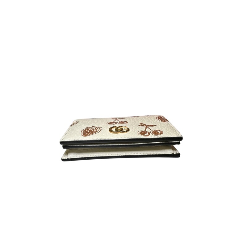 Gucci Marmont Marmont Berry Wallet<br />
<br />
Style Code: 45612.203887<br />
<br />
Dimensions: 4 L X 3 H inches<br />
<br />
In excellent condition. Very faint sctraches on hardware.<br />
<br />
Does not come with original dust bag or box.