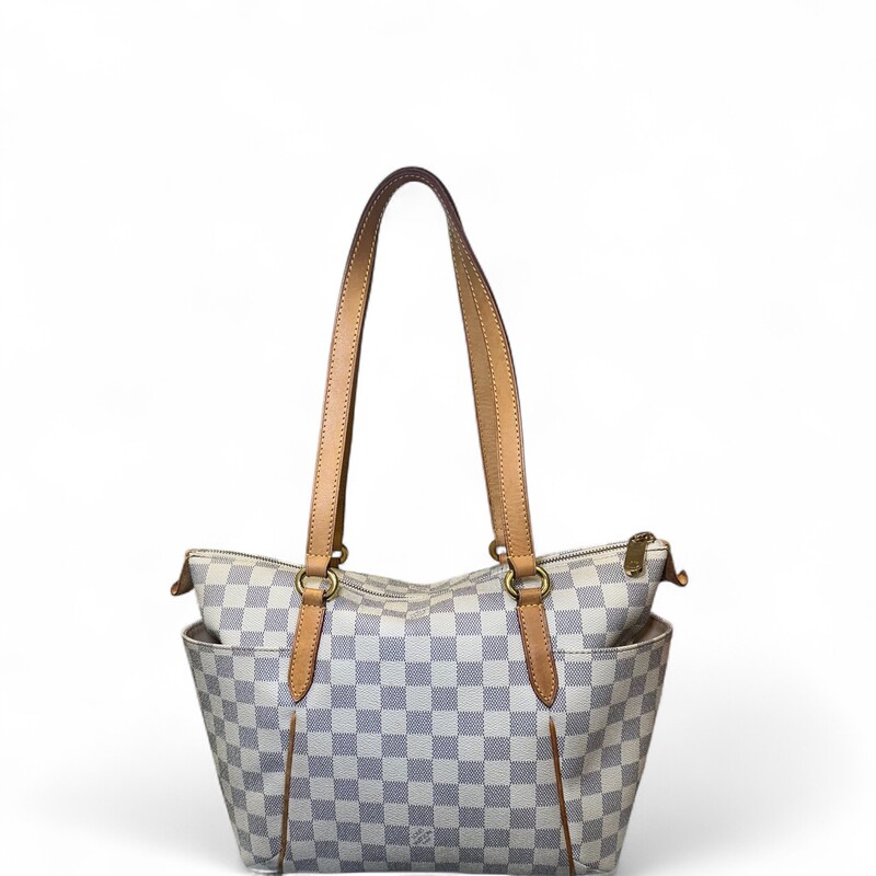 Louis Vuitton Totally PM Damier Azur

Date Code: FL2190

Dimensions:
Base length: 11 in
Height: 10.5 in
Width: 5 in
Drop: 8.5 in

In very good condition. Light corner wear. Stains to the interior.

Does not come with the original dust bag or box.