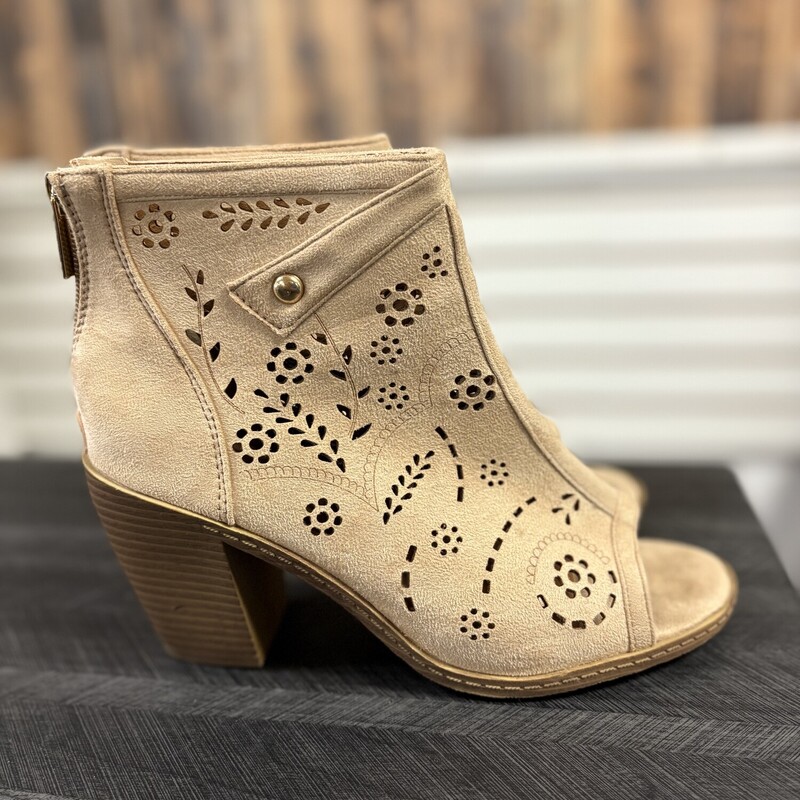 Nude Boot Sandals, Size: 7