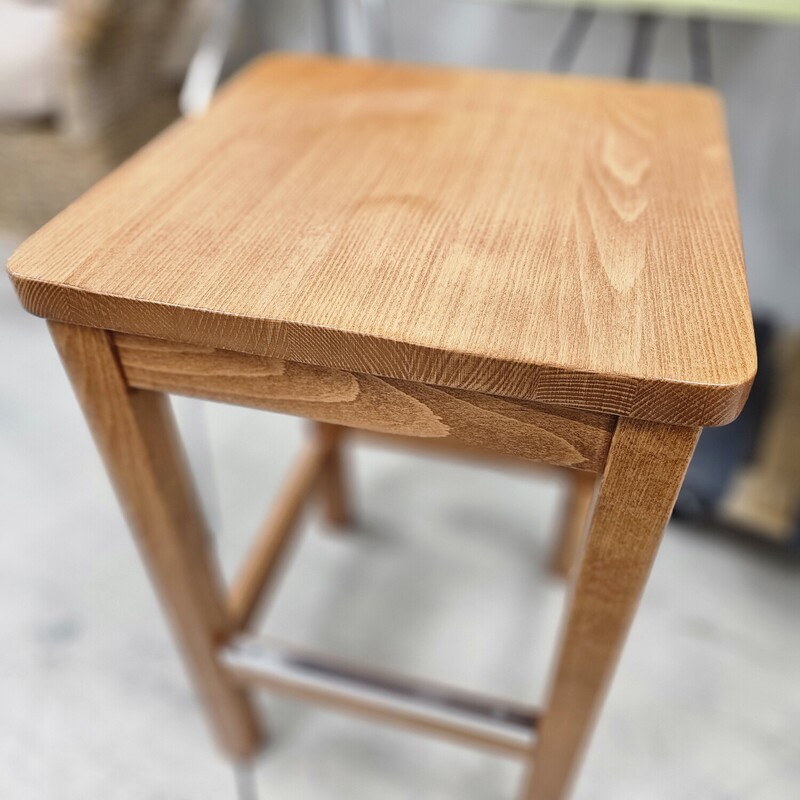 Holsag Canada Stool<br />
Size: 26H16L16W Inches