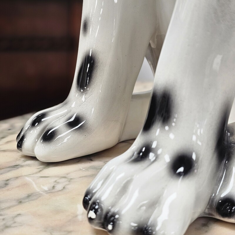 Dalmation Dog Porcelain Statue<br />
Color: Black & White<br />
Size: 24in