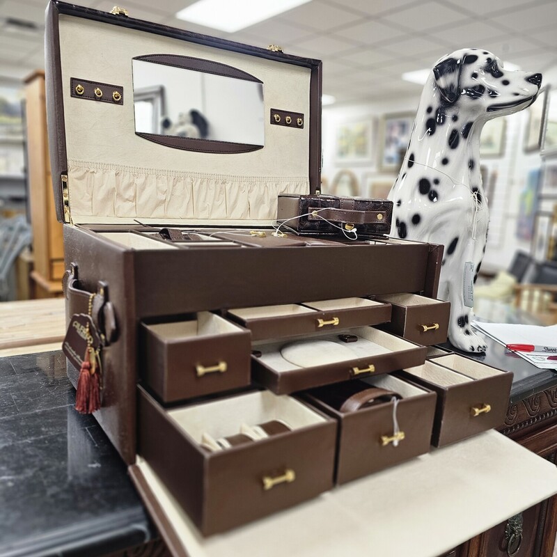 Leather Jewelry Chest<br />
Retail: $350<br />
Size: 17x11x11 Inches
