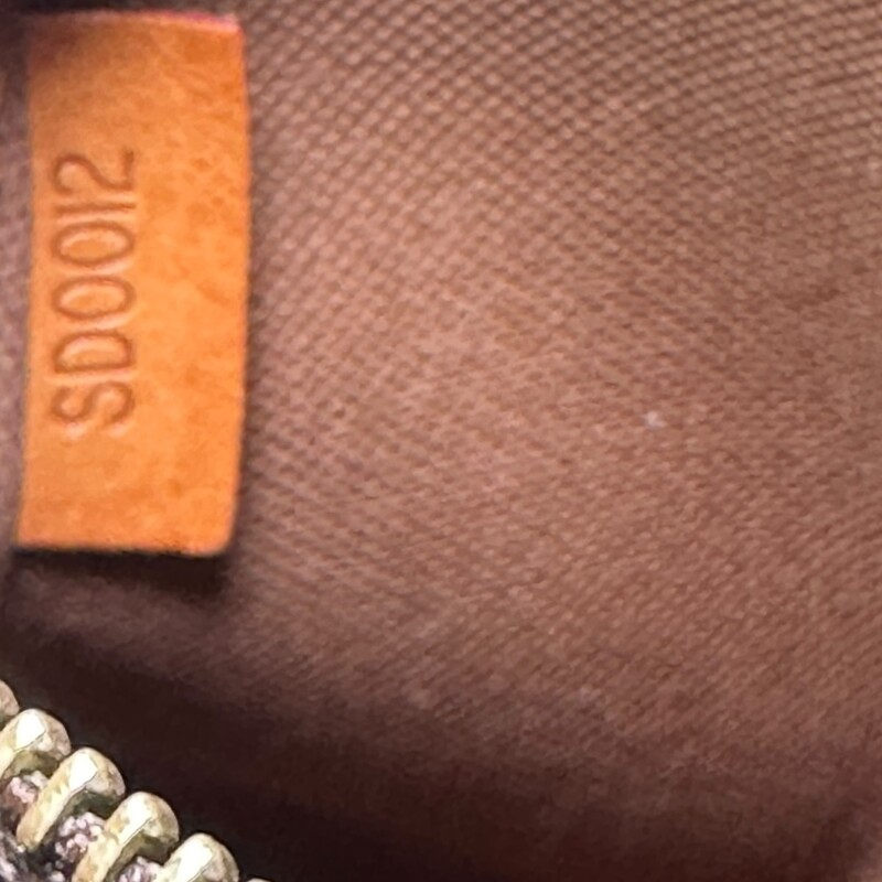 Louis Vuitton Pochette Monogram<br />
<br />
Date Code: SD0012<br />
<br />
Dimensions:<br />
<br />
In good condition. Light wear to the leather. Staining to the interior.<br />
<br />
Does not come with the original dust bag or box.