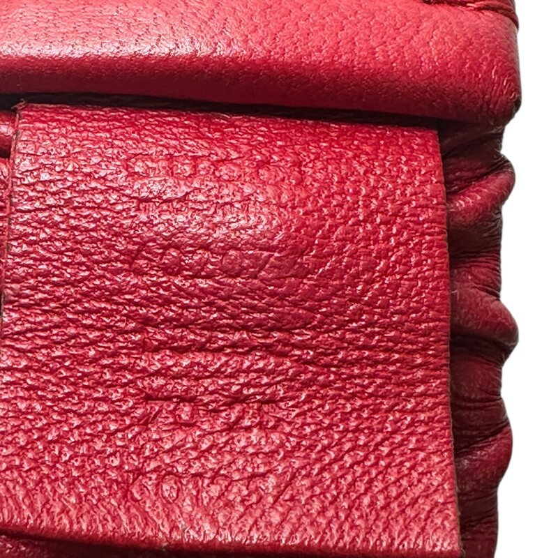 Gucci Marmont Elastic Red Ruche Belt<br />
<br />
Size: 75/25<br />
<br />
Style Code:  602074<br />
<br />
In very good condition.Light scuffs on the hardware.<br />
<br />
Does not comew