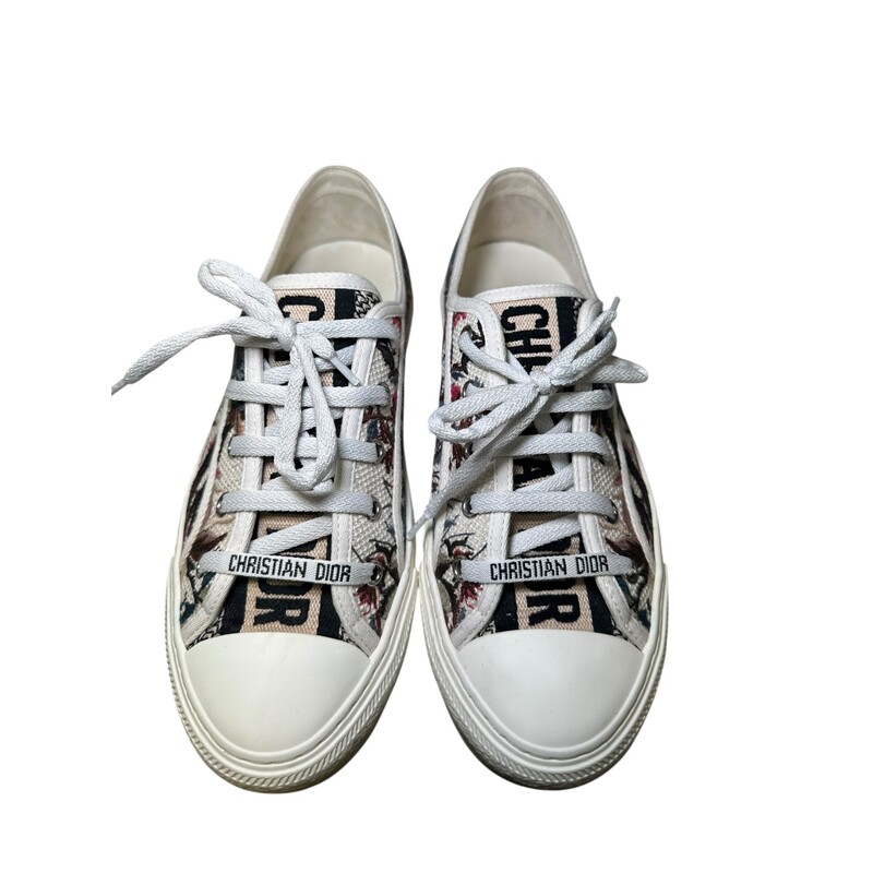 Dior Walk N Dior Floral Sneakers Size 38

Style Code: NE 05 22

In very good condition. Minor marks on the platform soles.

Does not come with original dust bag or box.