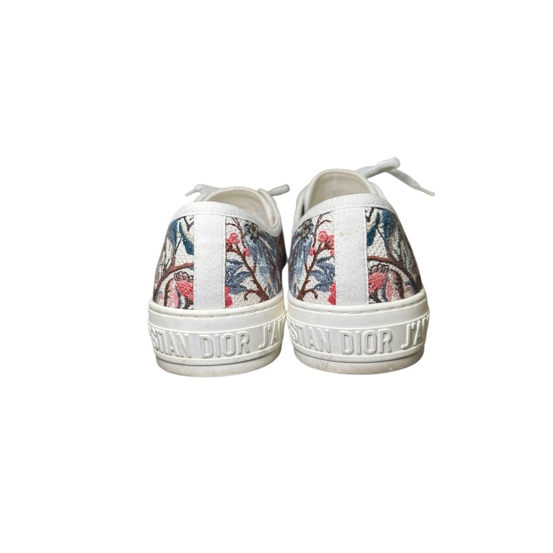 Dior Walk N Dior Floral Sneakers Size 38<br />
<br />
Style Code: NE 05 22<br />
<br />
In very good condition. Minor marks on the platform soles.<br />
<br />
Does not come with original dust bag or box.