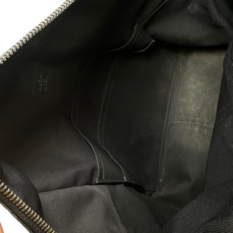 Louis Vuitton Discovery Eclipse PM<br />
<br />
Date Code: Chipped/ Entrupy<br />
<br />
Dimensions:<br />
11.4 x 15 x 7.9 inches<br />
(Length x Height x Width)<br />
<br />
In very good condition. Light wear to the leather straps and zipper pockets.<br />
<br />
Does not come with the original dust bag or box.
