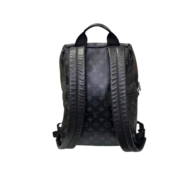 Louis Vuitton Discovery Eclipse PM<br />
<br />
Date Code: Chipped/ Entrupy<br />
<br />
Dimensions:<br />
11.4 x 15 x 7.9 inches<br />
(Length x Height x Width)<br />
<br />
In very good condition. Light wear to the leather straps and zipper pockets.<br />
<br />
Does not come with the original dust bag or box.
