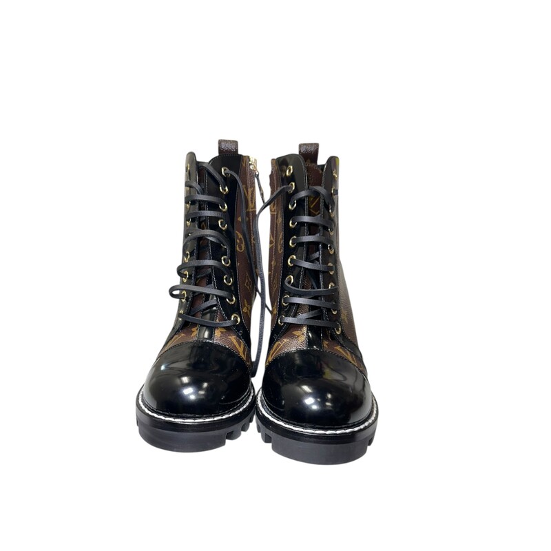 Louis Vuitton Star Trail Monogram Leather Boots<br />
<br />
Size 41<br />
<br />
In very good condition. Some very faint marks on the patent leather.<br />
<br />
Comes with original dust bag and box.