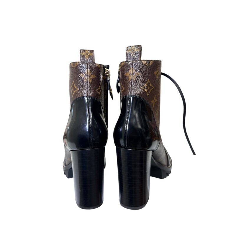 Louis Vuitton Star Trail Monogram Leather Boots<br />
<br />
Size 41<br />
<br />
In very good condition. Some very faint marks on the patent leather.<br />
<br />
Comes with original dust bag and box.