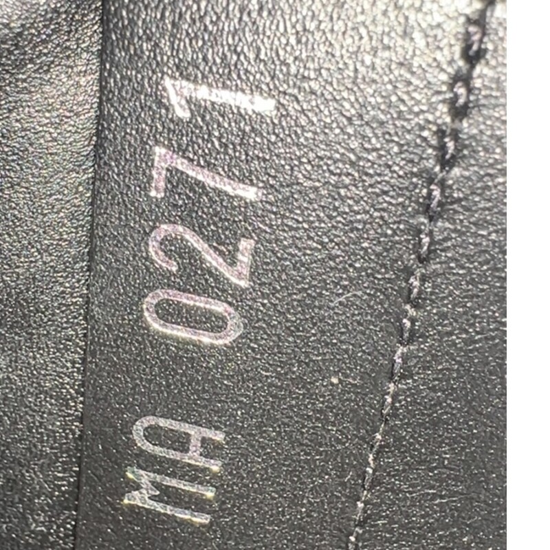 Louis Vuitton Star Trail Monogram Leather Boots<br />
<br />
Size 41<br />
<br />
In very good condition. Some very faint marks on the patent leather.<br />
<br />
Comes with original dust bag and box.
