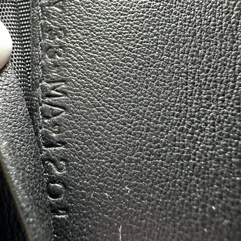 Dior Lady Wallet Cannage Patent Black<br />
<br />
Date Code:<br />
33-MA-1201<br />
<br />
Dimensions:<br />
4.5 x 3.5 x 1 inches (Length x Height x Width)<br />
<br />
In excellent condition.<br />
<br />
Does not come with the original dust bag or box.