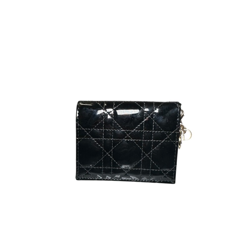 Dior Lady Wallet Cannage Patent Black<br />
<br />
Date Code:<br />
33-MA-1201<br />
<br />
Dimensions:<br />
4.5 x 3.5 x 1 inches (Length x Height x Width)<br />
<br />
In excellent condition.<br />
<br />
Does not come with the original dust bag or box.