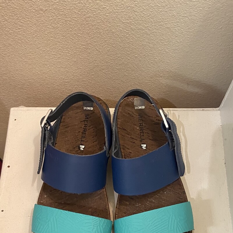 EUC Nvy/Turq Sandal<br />
Nvy/Turq<br />
Size: 8