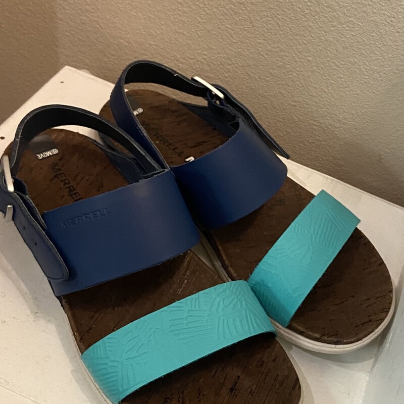 EUC Nvy/Turq Sandal<br />
Nvy/Turq<br />
Size: 8