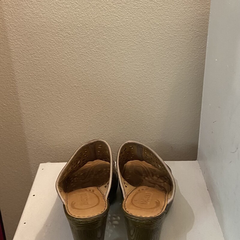 Tn Ctout Lthr Heel Sandal,<br />
Tan<br />
Size: 8