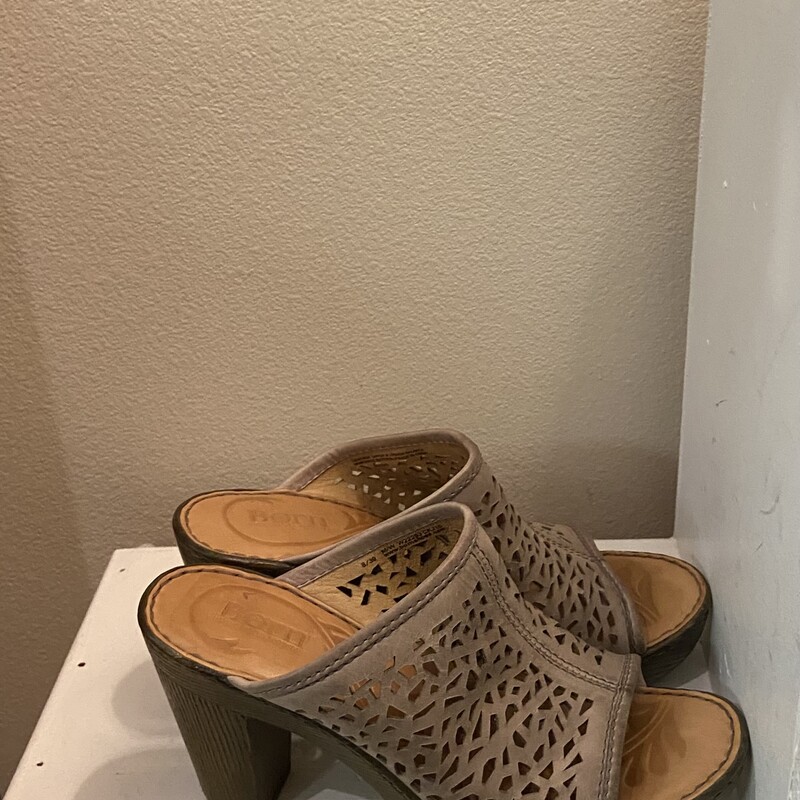 Tn Ctout Lthr Heel Sandal,<br />
Tan<br />
Size: 8