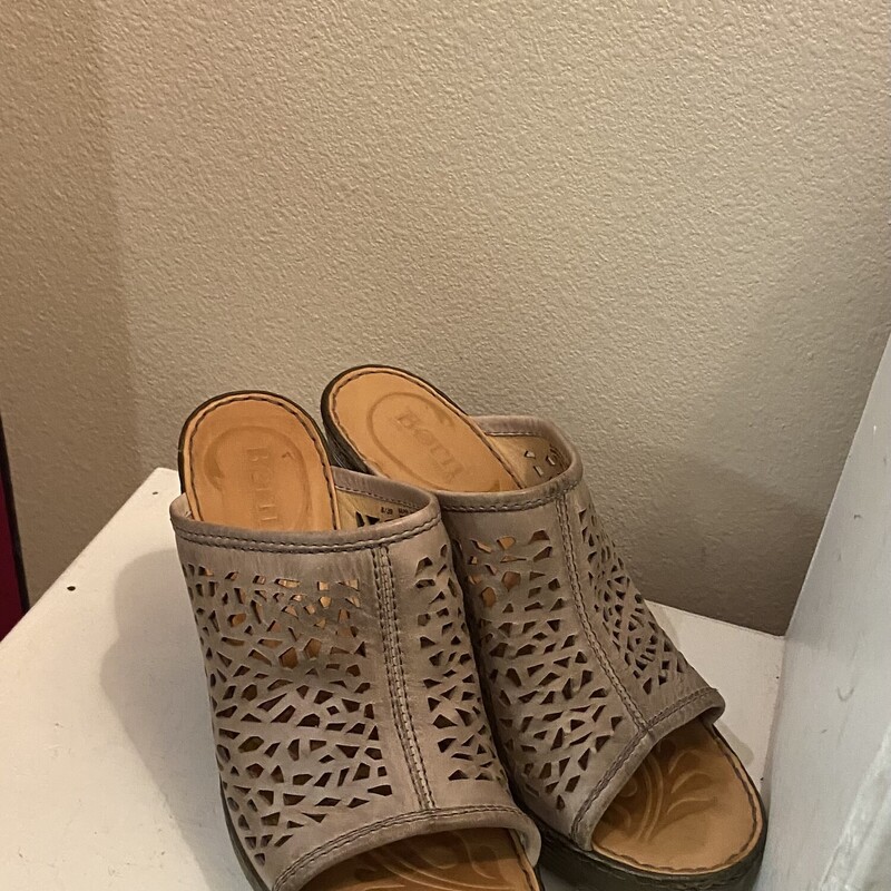 Tn Ctout Lthr Heel Sandal,<br />
Tan<br />
Size: 8