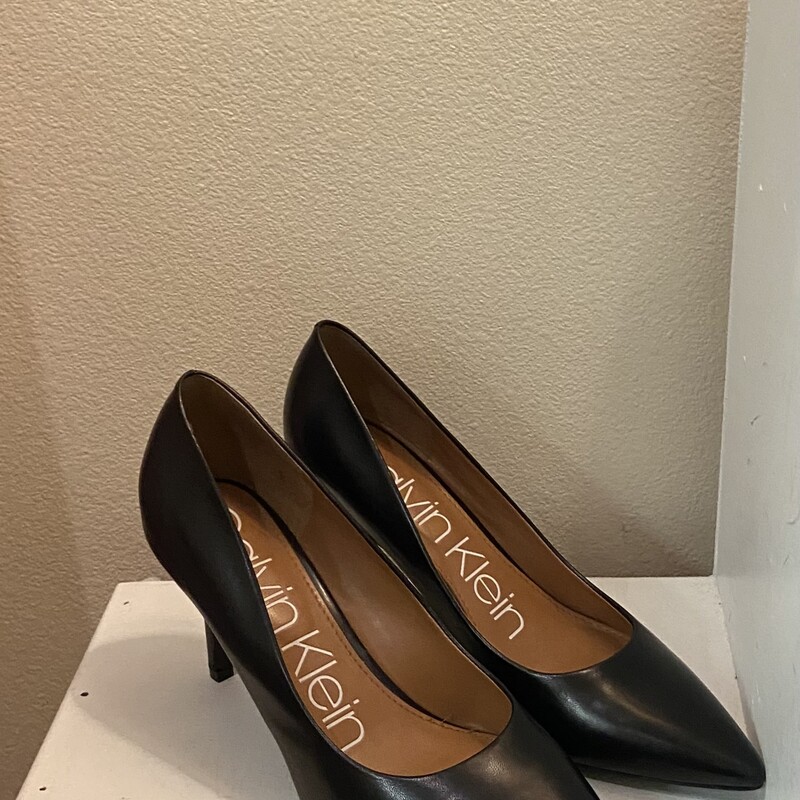 EUC Blk Lther Heel