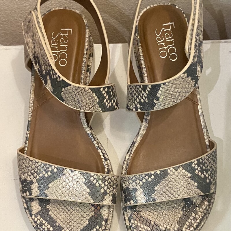 Gry Snake Pat Sandal<br />
Grey<br />
Size: 8 R $65