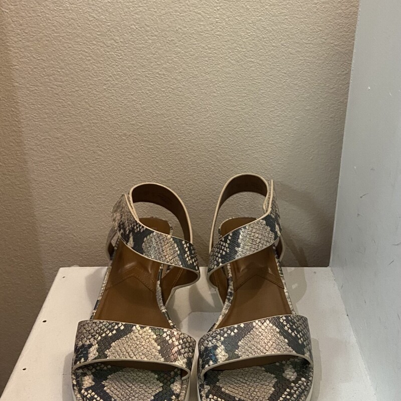 Gry Snake Pat Sandal<br />
Grey<br />
Size: 8 R $65