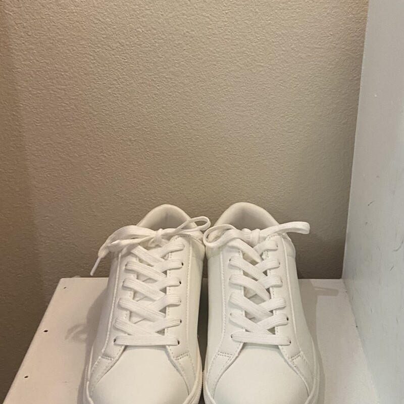NEW W Faux Lthr Sneaker<br />
White<br />
Size: 8