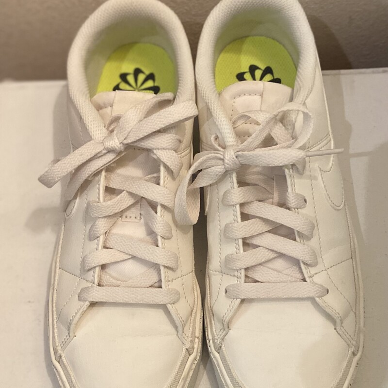 Wht Faux Lther Sneaker<br />
White<br />
Size: 8 R $90