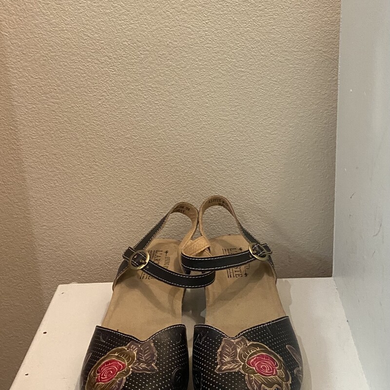 Blk/B/Pk Maryjane<br />
Blk/B/Pk<br />
Size: 8.5 R$129