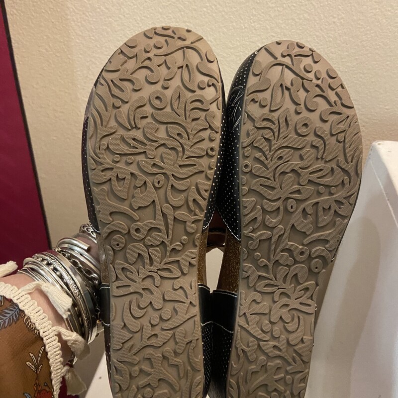 Blk/B/Pk Maryjane<br />
Blk/B/Pk<br />
Size: 8.5 R$129