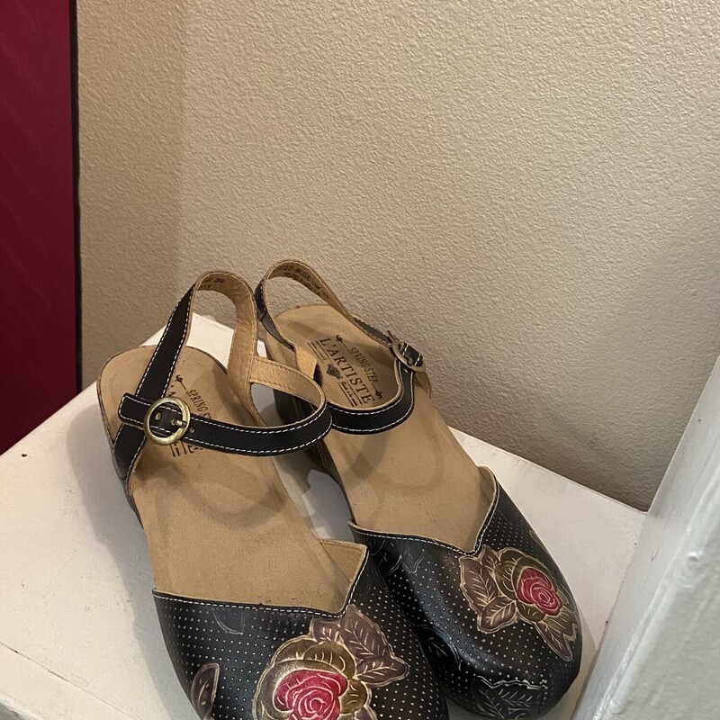 Blk/B/Pk Maryjane<br />
Blk/B/Pk<br />
Size: 8.5 R$129