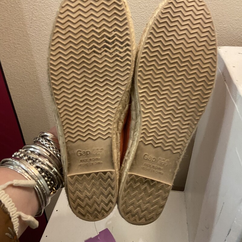Tngerine Suede Espidrlle<br />
Tangerine<br />
Size: 9