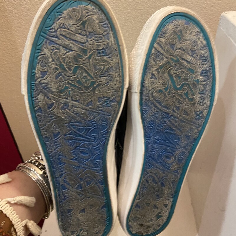 Blue Den Distrss Sneaker<br />
Blue<br />
Size: 8 R $45