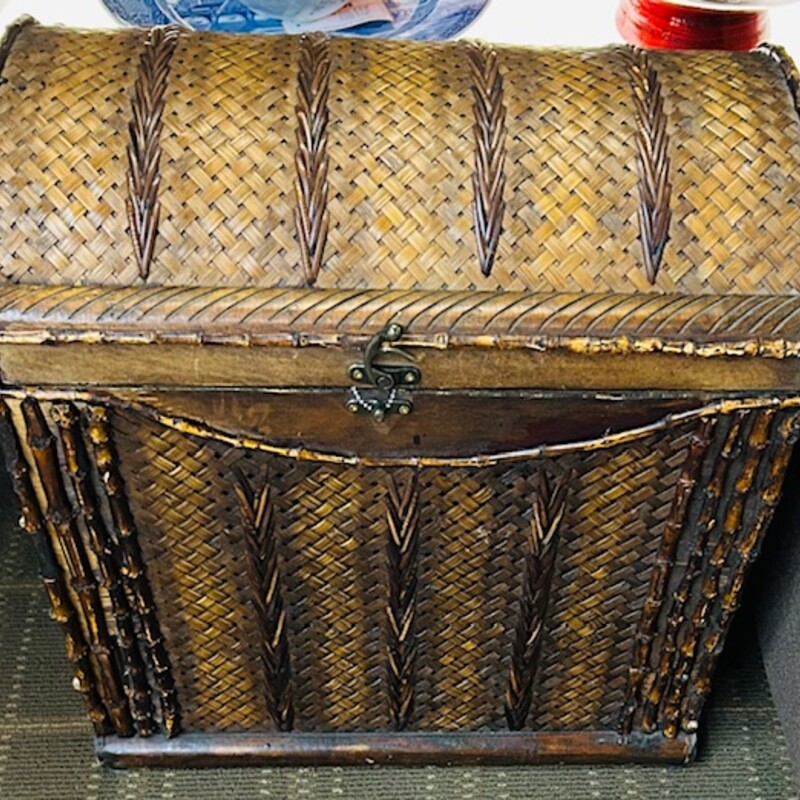 Rustic Arch Wood Trunk