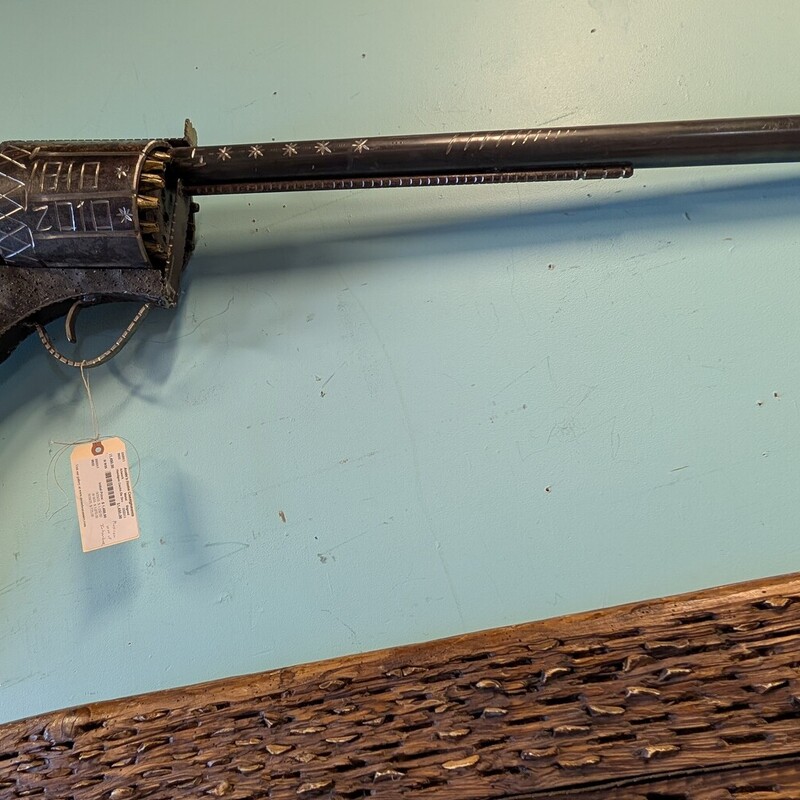 Handgun Cacha De Oro, Metal, Signed
Mexican War of Independence
27h x 60w