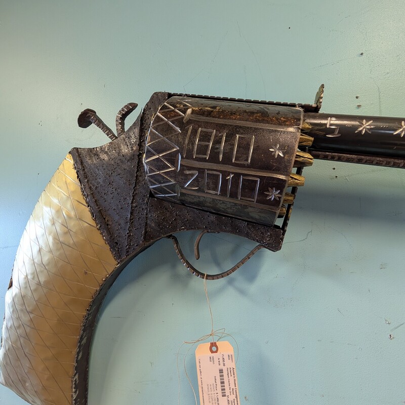 Handgun Cacha De Oro, Metal, Signed
Mexican War of Independence
27h x 60w