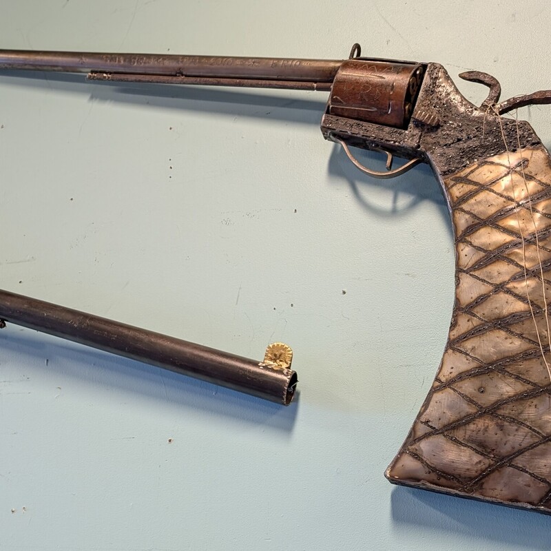 Handgun Invencible, Metal, Signed
Mexican War of Independence
24h x 48w