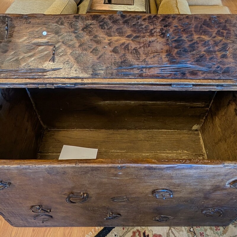 Antique Grain Bin, Dos, Gallos<br />
54 x 27 x 36h