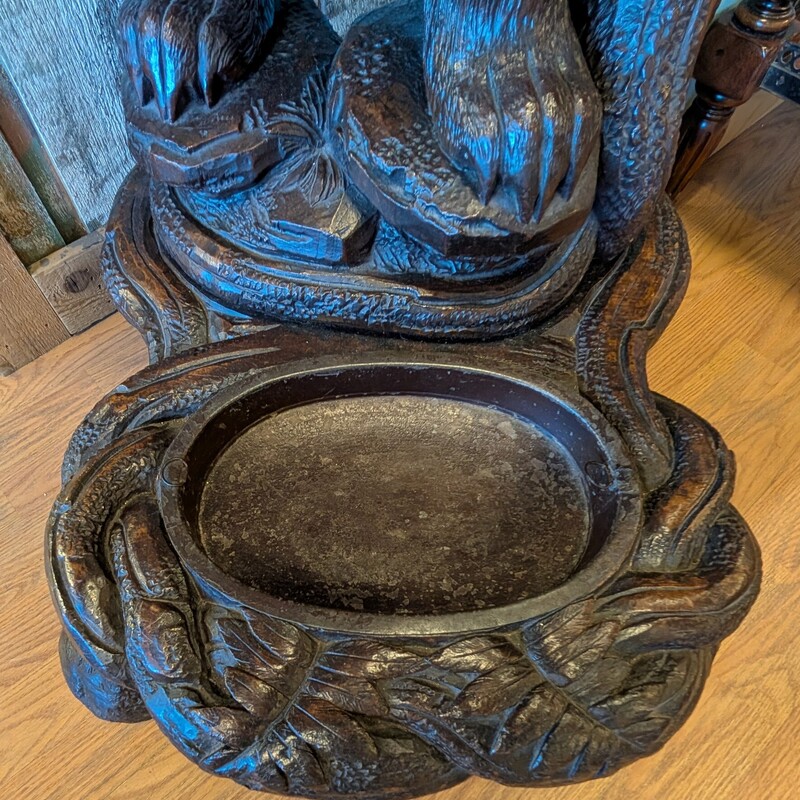 Black Forest Hall Tree, Bear, Carved<br />
Glass Eyes<br />
Purchased at Christies<br />
German, early 20th century<br />
20 x 24 x 87h