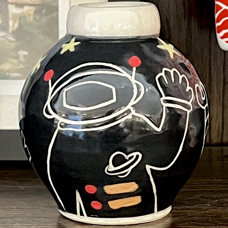 Vase Jean Wells Robot,
Size: 4.5 Tall